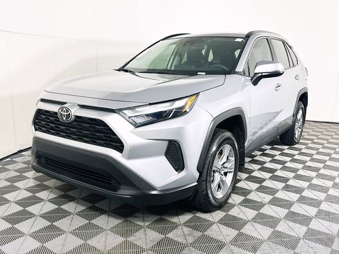 Used 2025 Toyota RAV4 XLE image 7