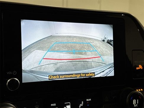 Used 2023 Toyota Highlander XLE image 14