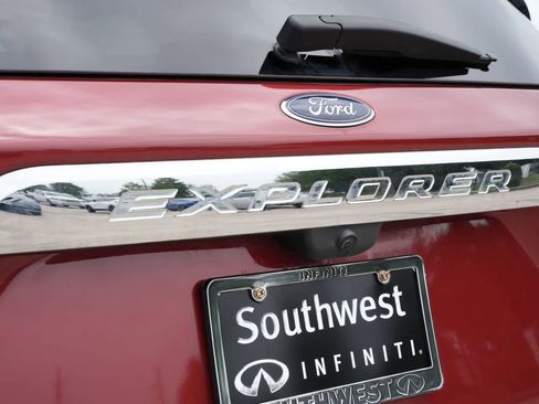 Used 2024 Ford Explorer XLT w/ Equipment Group 202A RWD image 18
