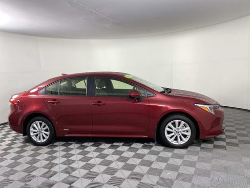 Used 2025 Toyota Corolla LE w/ LE Premium Package AWD/4WD image 10