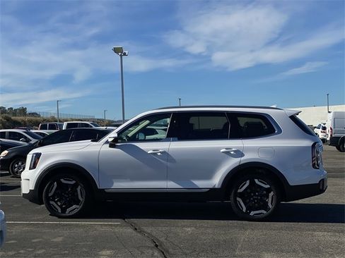 Used 2025 Kia Telluride EX image 8