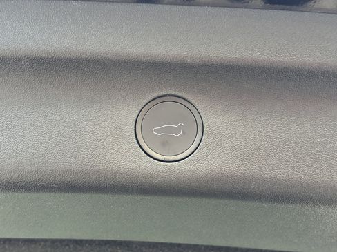 Used 2023 Tesla Model Y Performance image 11