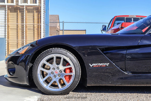 Used 2004 Dodge Viper SRT-10 RWD image 3