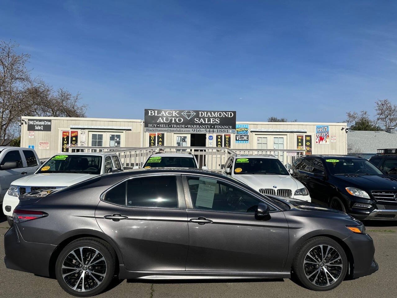 Used 2019 Toyota Camry SE w/ Convenience Package FWD image 9