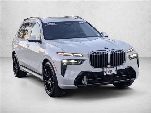 Used 2025 BMW X7 xDrive40i w/ M Sport Package image 3