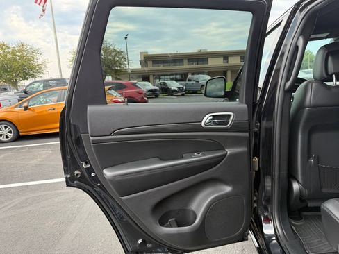 Used 2020 Jeep Grand Cherokee Altitude AWD/4WD image 14