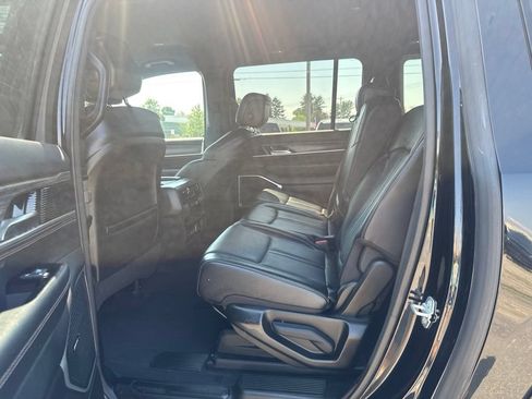 Used 2024 Jeep Wagoneer L Series II RWD image 18