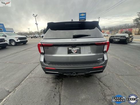 Used 2025 Ford Explorer ST-Line w/ ST-Line Street Pack image 31