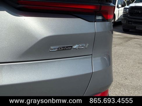 Used 2024 BMW X5 sDrive40i w/ Premium Package image 11