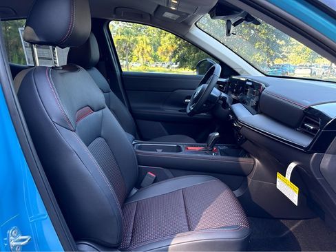 Used 2025 Nissan Kicks SR FWD image 12