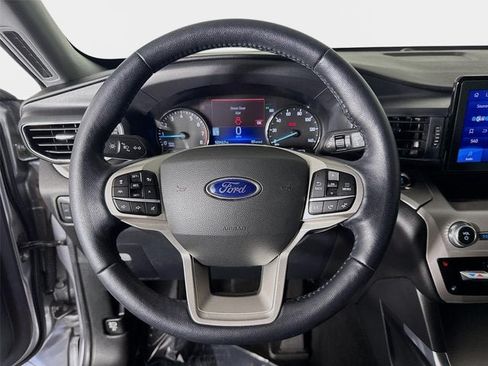Used 2022 Ford Explorer XLT w/ Equipment Group 202A RWD image 13