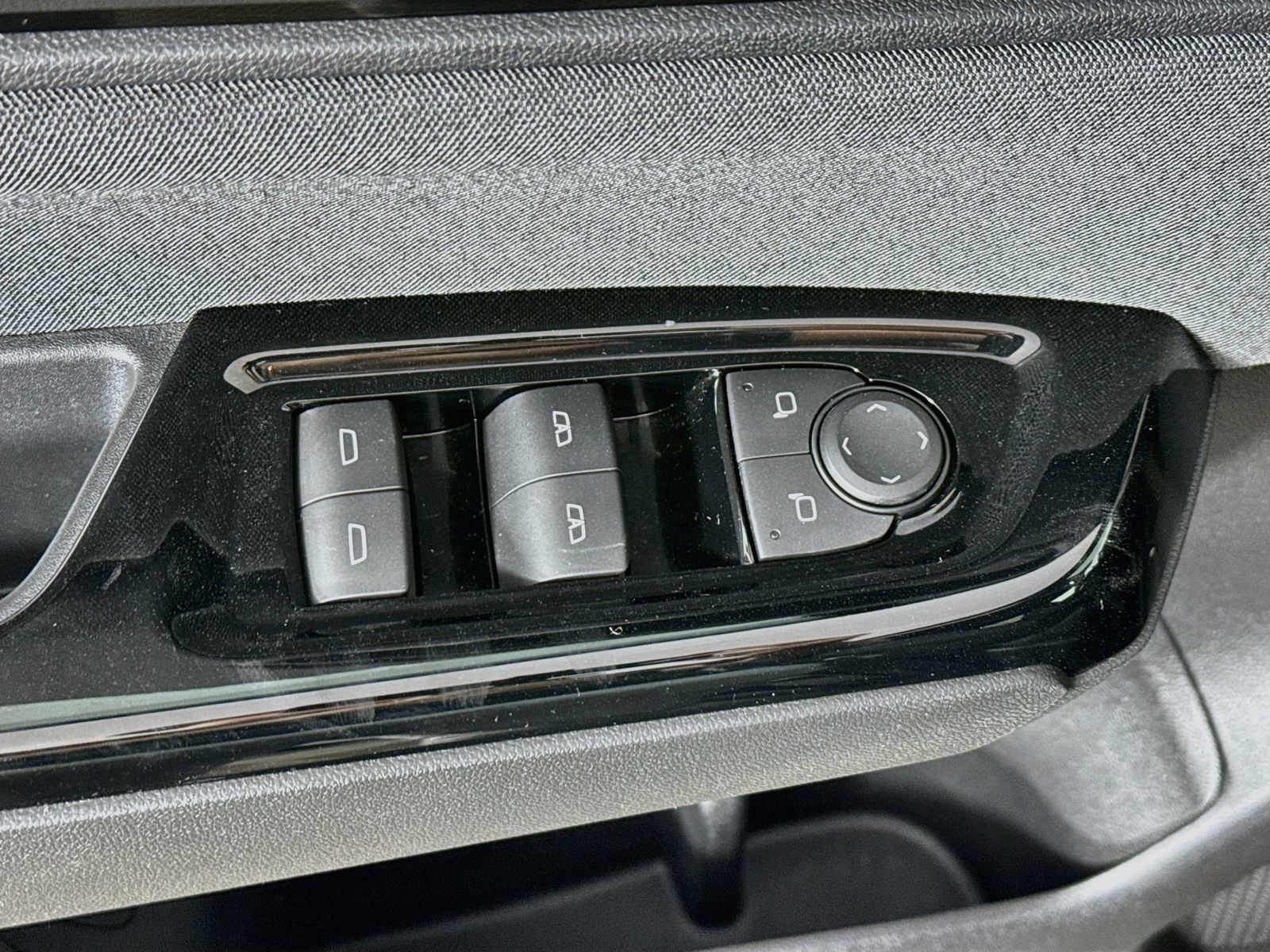 Used 2024 Honda Prologue EX image 18
