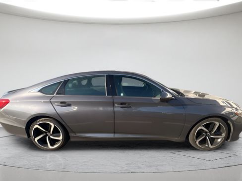 Used 2018 Honda Accord Sport image 2
