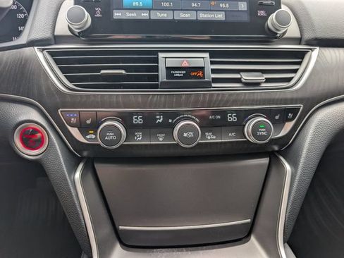 Used 2021 Honda Accord Touring image 15