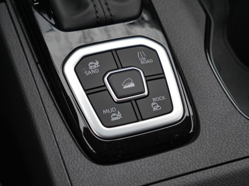 New 2026 Nissan Frontier SV image 14