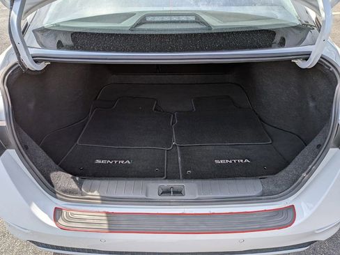 Certified 2020 Nissan Sentra SV FWD image 9
