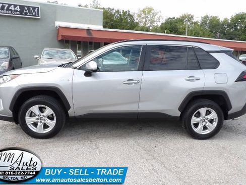 Used 2021 Toyota RAV4 XLE image 2