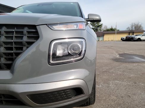 Used 2020 Hyundai Venue SE image 16