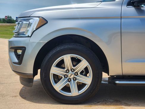 Used 2020 Ford Expedition Max XLT w/ Equipment Group 202A AWD/4WD image 13