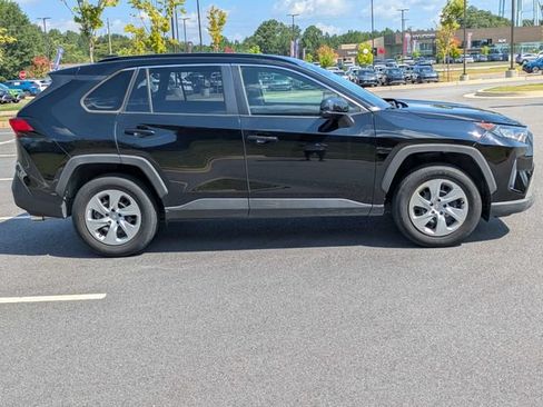 Used 2019 Toyota RAV4 LE FWD image 3