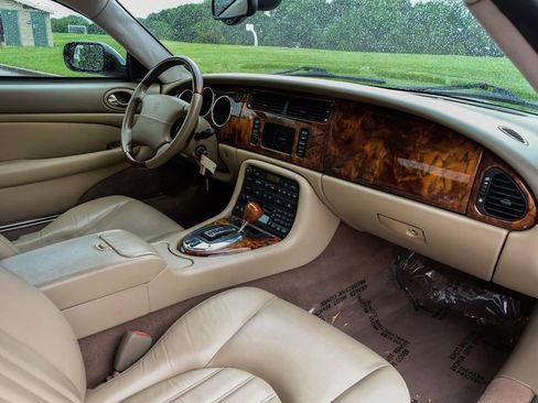 Used 2006 Jaguar XK8 Convertible RWD image 22