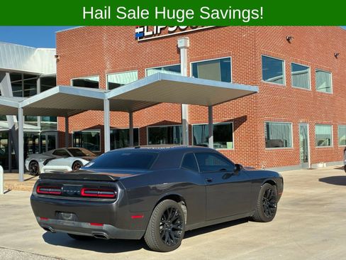 Used 2015 Dodge Challenger SXT RWD image 7