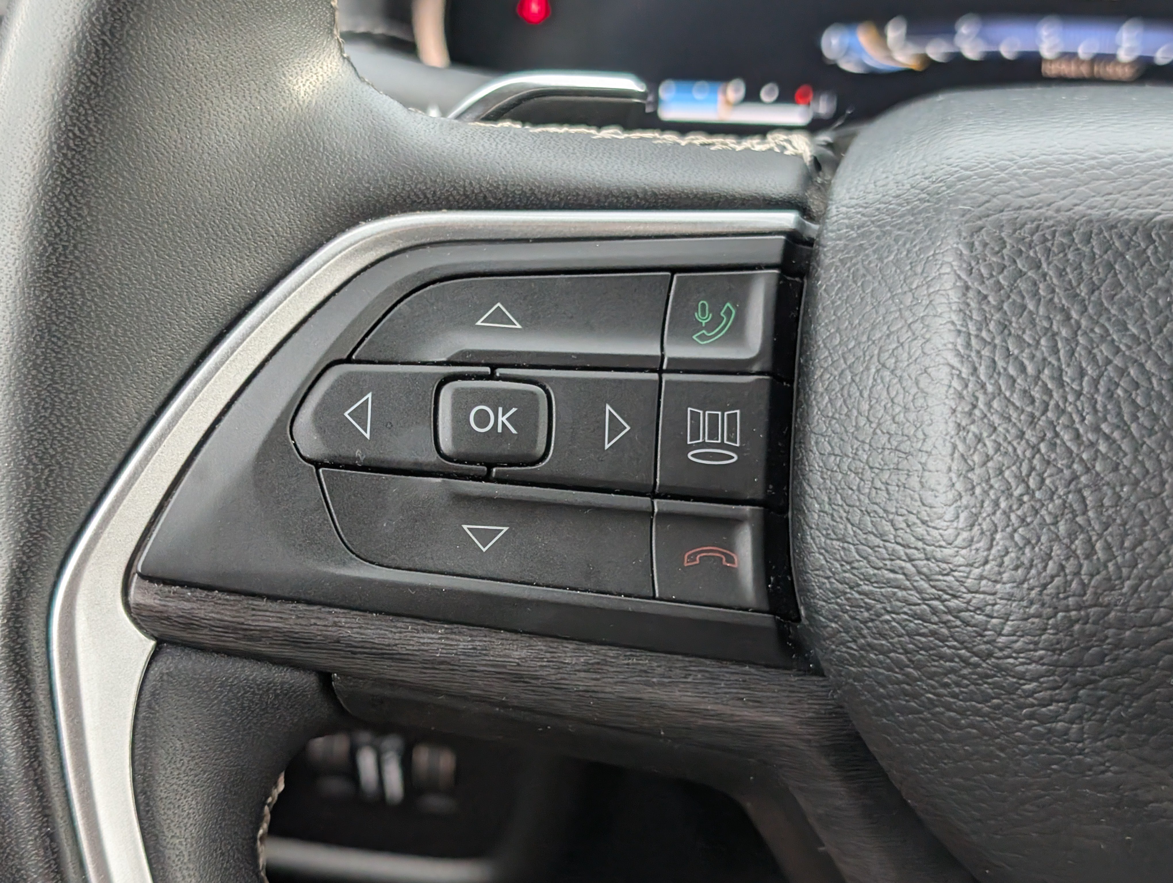 Used 2023 Jeep Grand Cherokee Limited RWD image 20