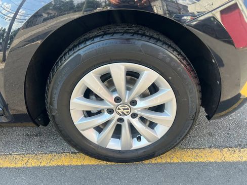 Used 2017 Volkswagen Beetle 1.8T FWD image 9