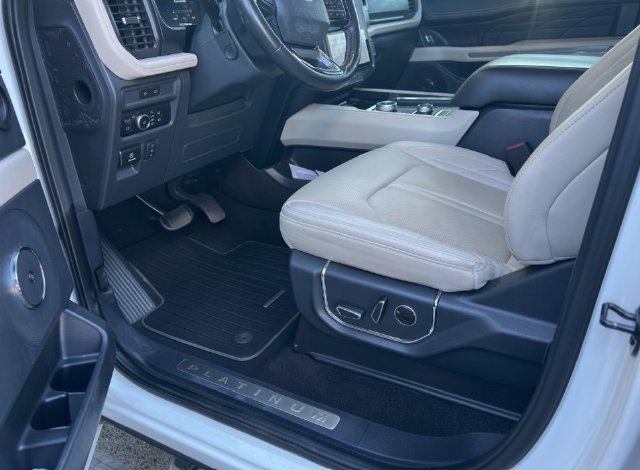 Used 2024 Ford Expedition Max Platinum AWD/4WD image 9