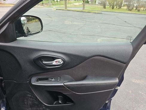 Used 2016 Jeep Cherokee Sport w/ Cold Weather Group image 15