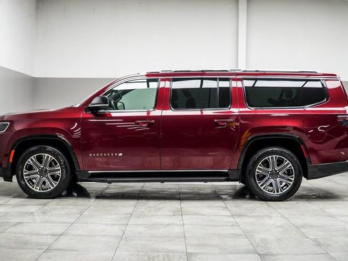 Used 2024 Jeep Wagoneer L Series II w/ Flexible Seating Group AWD/4WD image 9