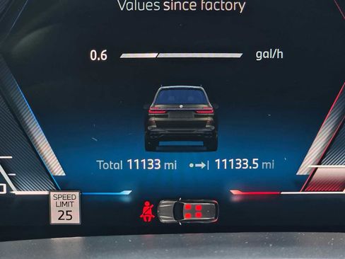 Used 2025 BMW X7 M60i w/ Executive Package image 27