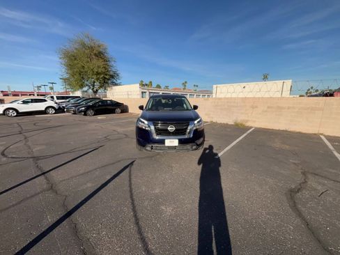 Used 2025 Nissan Pathfinder SV image 16