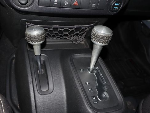 Used 2015 Jeep Wrangler Unlimited Sahara w/ Connectivity Group AWD/4WD image 20