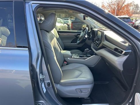 Used 2022 Toyota Highlander Limited image 18