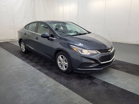 Used 2017 Chevrolet Cruze LT w/ Convenience Package FWD image 13