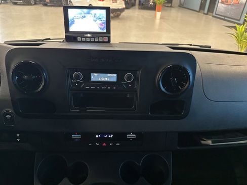 Used 2020 Mercedes-Benz Sprinter 2500 image 16