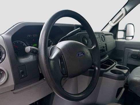 Used 2017 Ford E-450 and Econoline 450 Super Duty RWD image 9