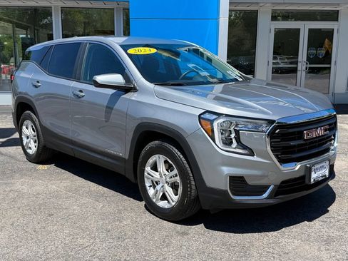 Used 2024 GMC Terrain SLE AWD/4WD image 3