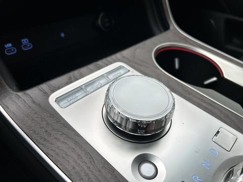 Certified 2025 Genesis GV80 2.5T Advanced AWD/4WD image 20