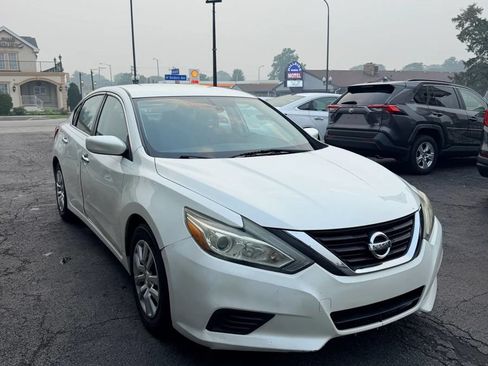 Used 2017 Nissan Altima 2.5 S w/ Power Driver Seat Package FWD image 3
