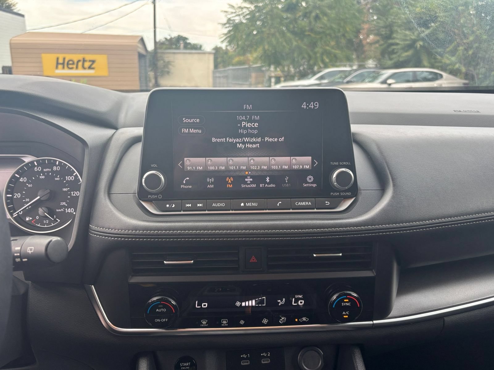 Used 2025 Nissan Rogue SV AWD/4WD image 16