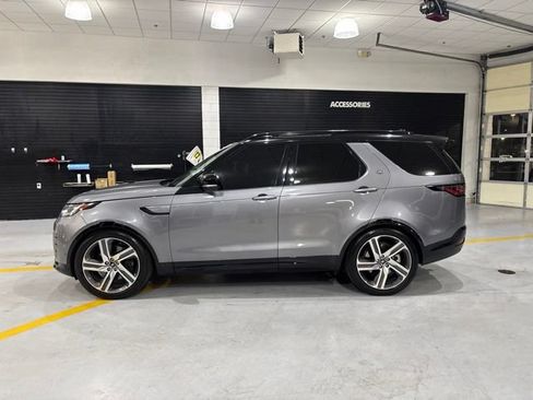 Used 2024 Land Rover Discovery Dynamic SE AWD/4WD image 5