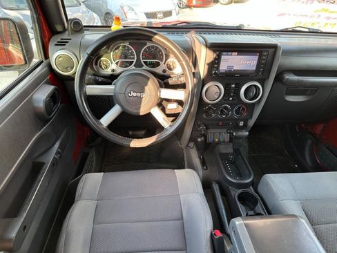 Used 2009 Jeep Wrangler Unlimited Sahara w/ Dual Top Group image 4