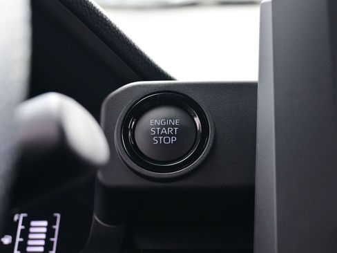 Used 2025 Toyota Tacoma SR5 image 22