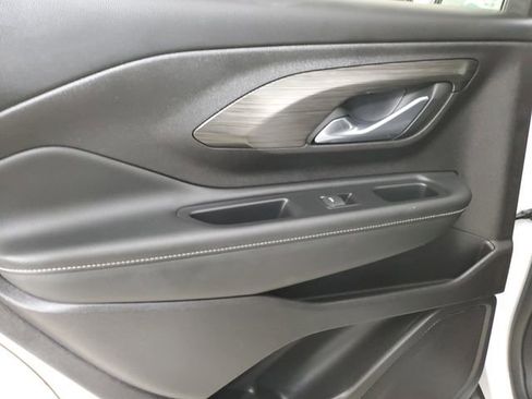 Used 2024 GMC Terrain SLE image 10