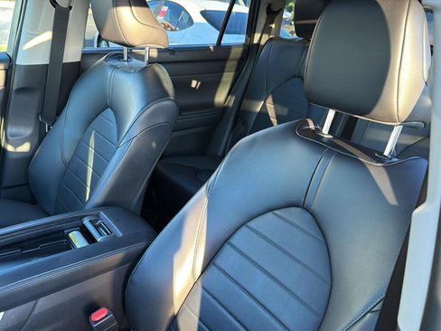 Used 2022 Toyota Highlander XLE FWD image 30