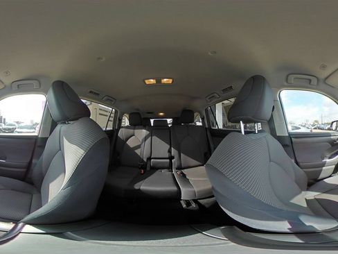 Used 2025 Toyota Highlander LE FWD image 44
