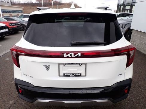 Certified 2025 Kia Seltos SX w/ SX Sunroof Package image 3