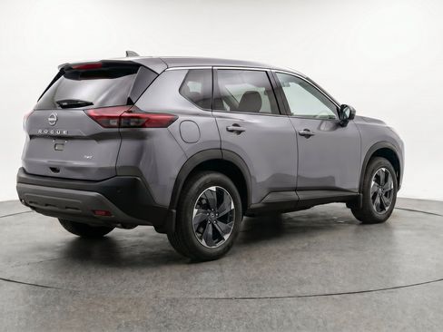 Used 2025 Nissan Rogue SV AWD/4WD image 9